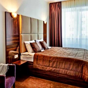 Миколи Міхновського бульв. (Дружби народів), 14-16