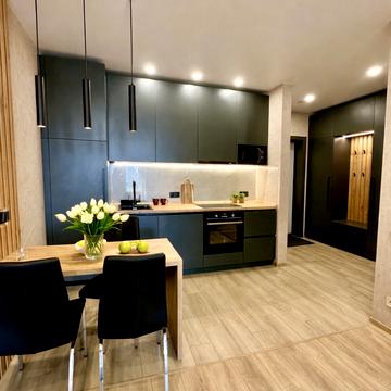 Зарічна вул., 4