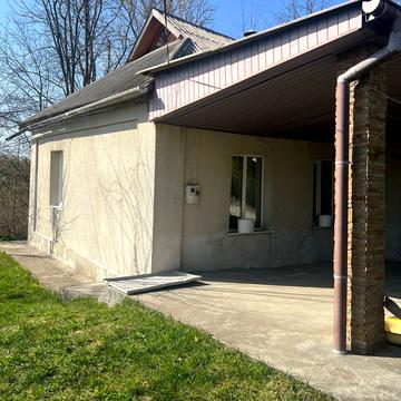 Центральна вул., 10