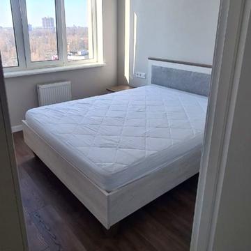 Академіка Філатова вул., (Будинок 4)