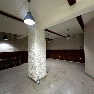 Чорновола вул., 4