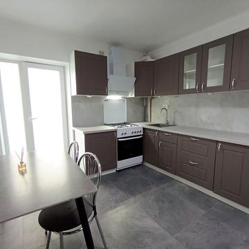 Поліська вул., (Будинок 1)