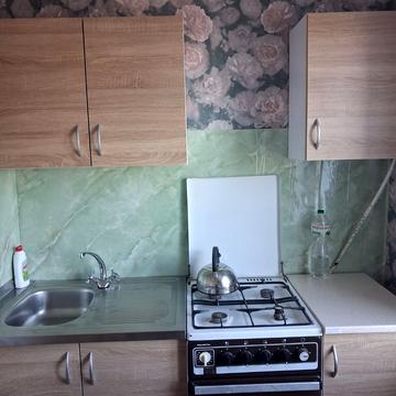 Дніпроводська вул., 3