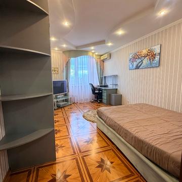 Олександра Кошиця вул., 9-Б