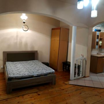 Гімназична вул., 28