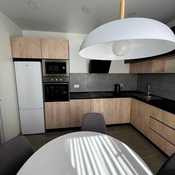 Драгоманова вул., 10