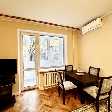 Василя Тютюнника вул. (Анрі Барбюса), 5-Б