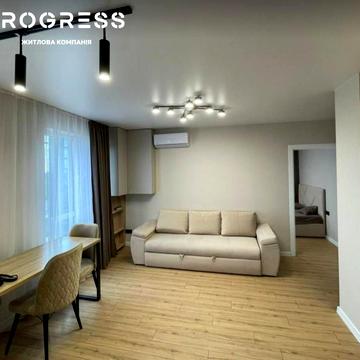 Степана Бандери вул., (Будинок 4)