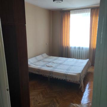 Євгена Патона вул., 32