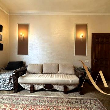 Миколи Леонтовича вул., 6