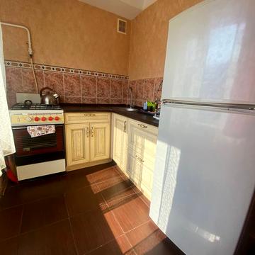 Будівельників вул., 19