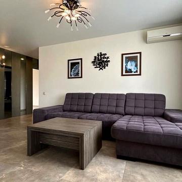 Героїв просп., 11