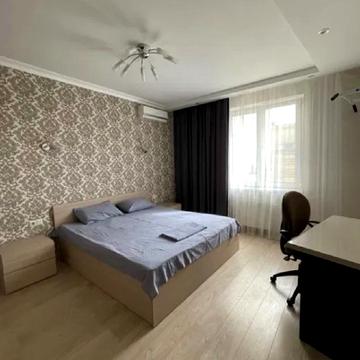 Дмитрівська вул., 75