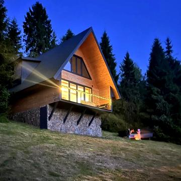 Зоряна вул., 1