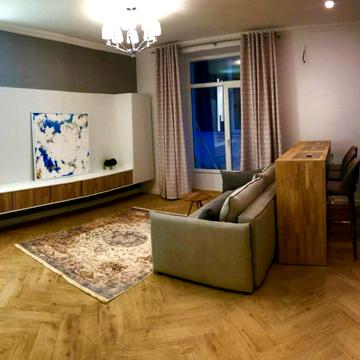 Інститутська вул., 18