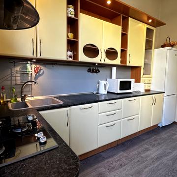 Мала Житомирська вул., 3/4