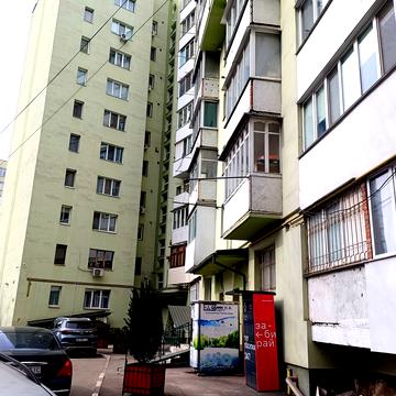 Учительська вул., 10