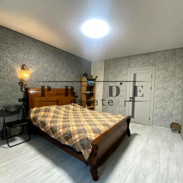 Каштанова вул., 8