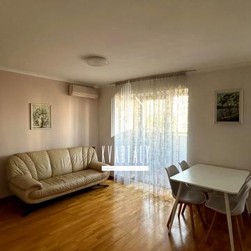 Стадіонна вул., 6