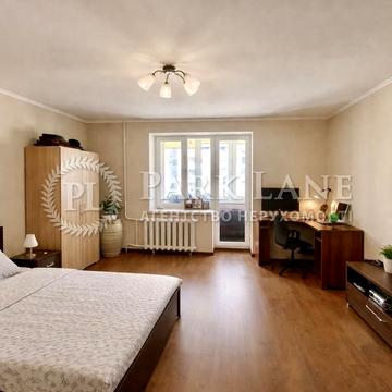 Валерія Лобановського просп. (Червонозоряний), 14