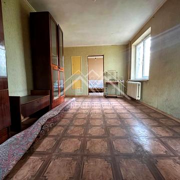 Космонавтів вул., 7