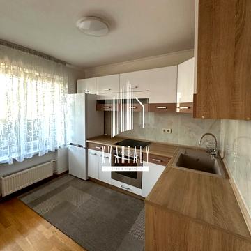 Стадіонна вул., 6