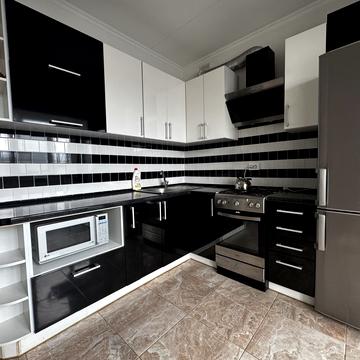 Богдана Хмельницького вул., 53