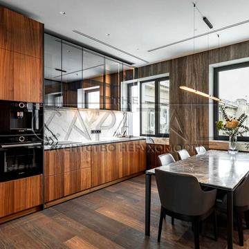 Академіка Богомольця вул., 7/14