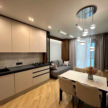 Угорська вул., 12