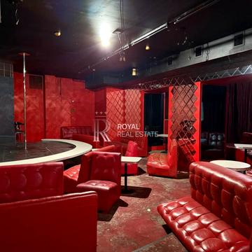 вул. Дніпровська наб., 7