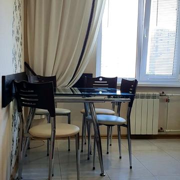 Петра Калнишевського вул. (Михайла Майорова), 1