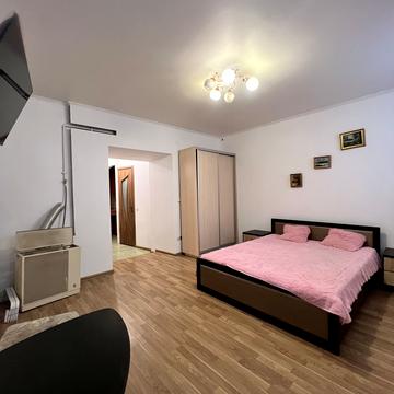 Ужгородська вул., 12