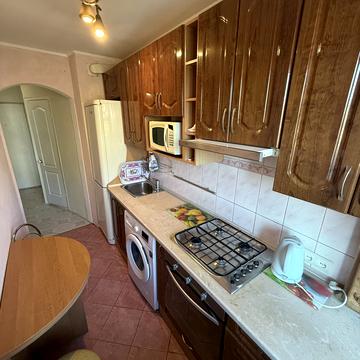 Нижньоюрківська вул., 13