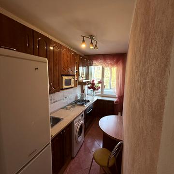 Нижньоюрківська вул., 13