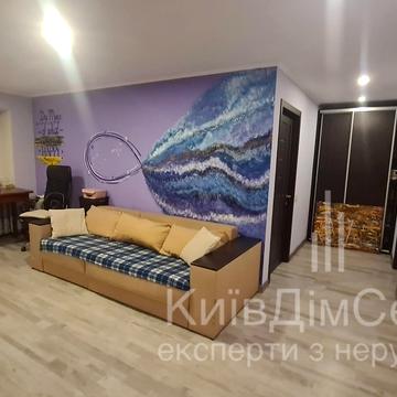 Будівельників вул., 12