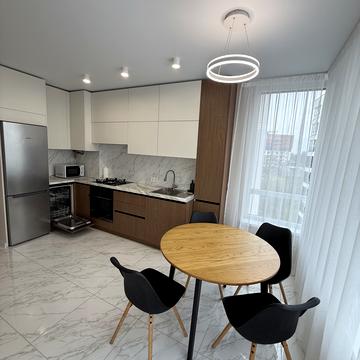 Пасічна вул., (Будинок 1)