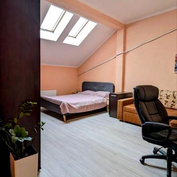 Володимира Вернадського вул., 42