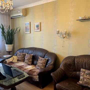 Феофіла Яновського вул., 1-А