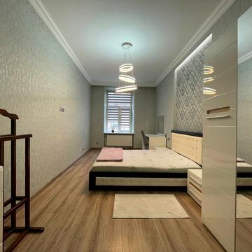 Академіка Володимира Гнатюка вул. (), 17