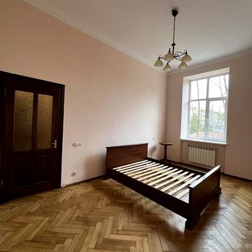 Дмитра Вітовського вул. (), 33