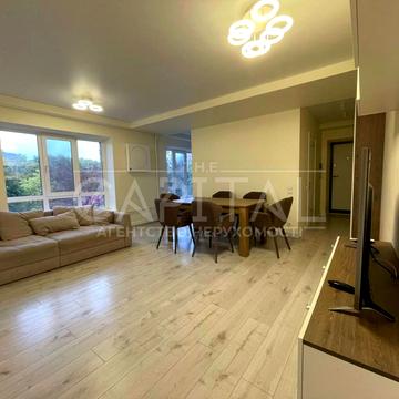 Лесі Українки бульв., 9