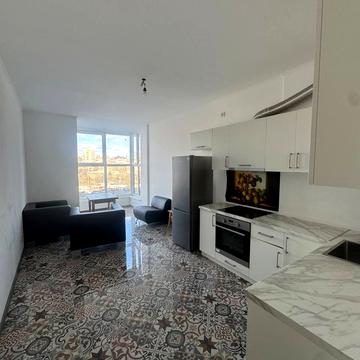 Нововокзальна вул., (Будинок)