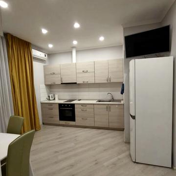 Михайлівська вул., (Будинок 1)