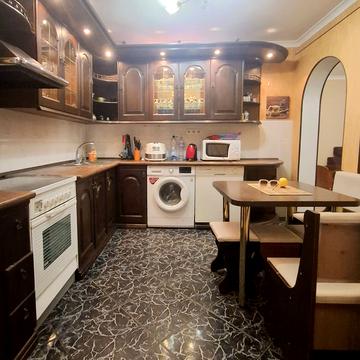 Зої Гайдай вул., 12/10