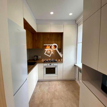 Університетський просп. (Гагаріна), 3