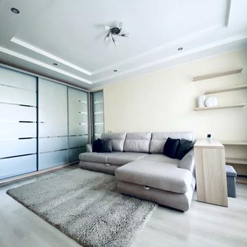 Миколи Міхновського бульв. (Дружби народів), 27