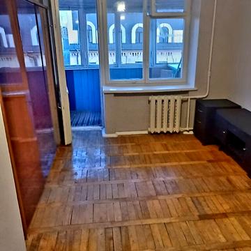 Лєскова вул., 6