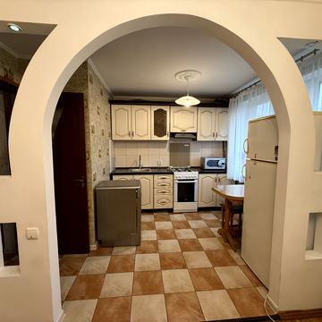 Михайла Омеляновича-Павленка вул. (Суворова), 18/20