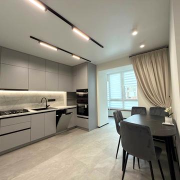 Молодіжна вул., 53