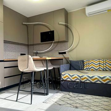 Героїв Небесної Сотні просп., (Будинок 20/10)